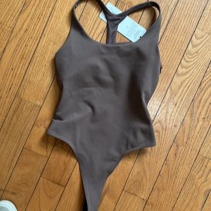 Alo Yoga NWT sleek back bodysuit size M color: hot coca